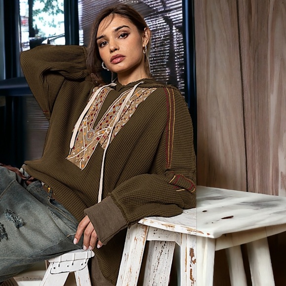 💝Boutique~⚫️POL Embroidered Mixed Media Waffle Knit Hoodie⚫️ - Picture 3 of 6